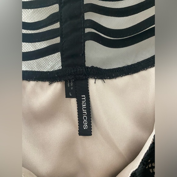 Maurices Tank Top Blouse size L EUC - Picture 3 of 3